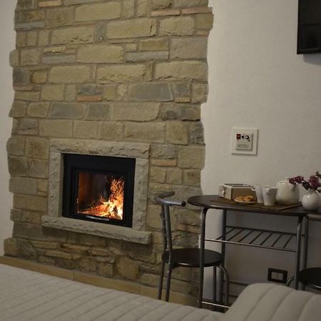 B&B La Casa Sulla Roccia 皮耶特拉佩尔托萨 外观 照片