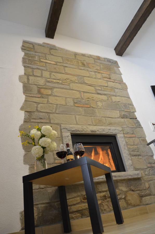 B&B La Casa Sulla Roccia 皮耶特拉佩尔托萨 外观 照片