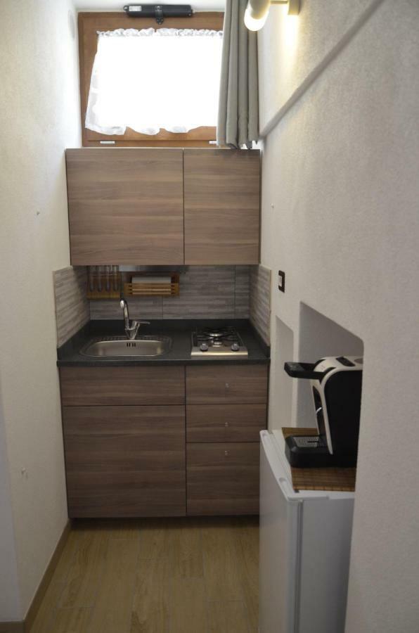 B&B La Casa Sulla Roccia 皮耶特拉佩尔托萨 外观 照片