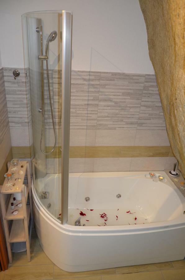 B&B La Casa Sulla Roccia 皮耶特拉佩尔托萨 外观 照片