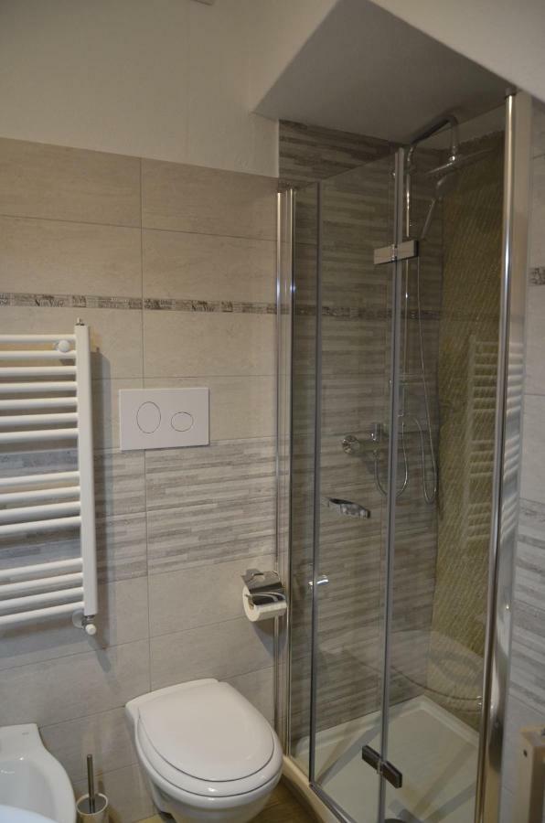 B&B La Casa Sulla Roccia 皮耶特拉佩尔托萨 外观 照片